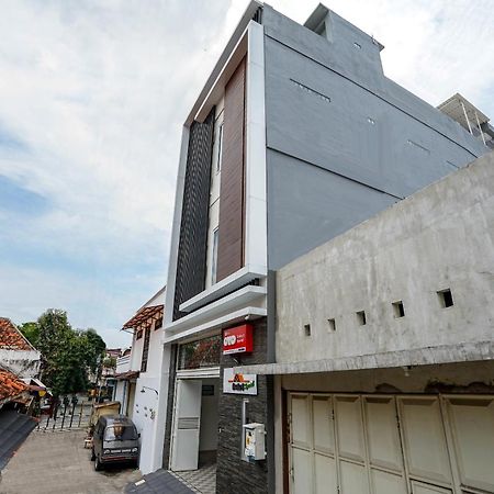 Готель Super Oyo Capital O 614 Graha 8 Syariah Сурабая Екстер'єр фото