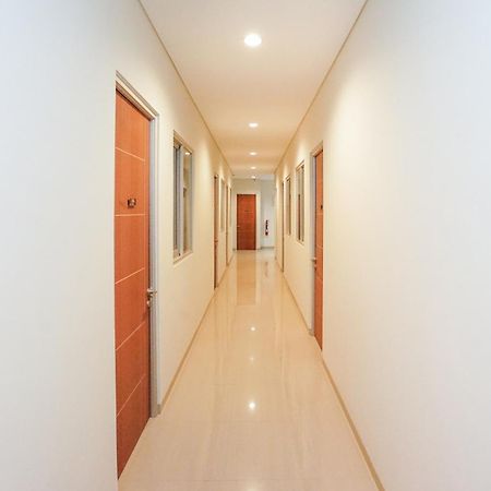 Готель Super Oyo Capital O 614 Graha 8 Syariah Сурабая Екстер'єр фото
