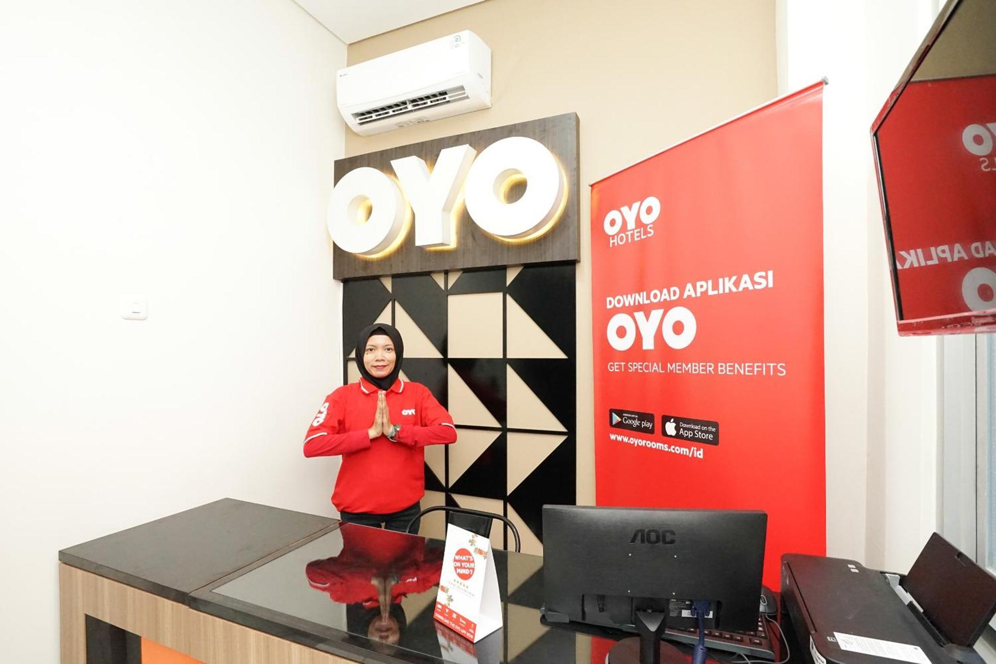 Готель Super Oyo Capital O 614 Graha 8 Syariah Сурабая Екстер'єр фото