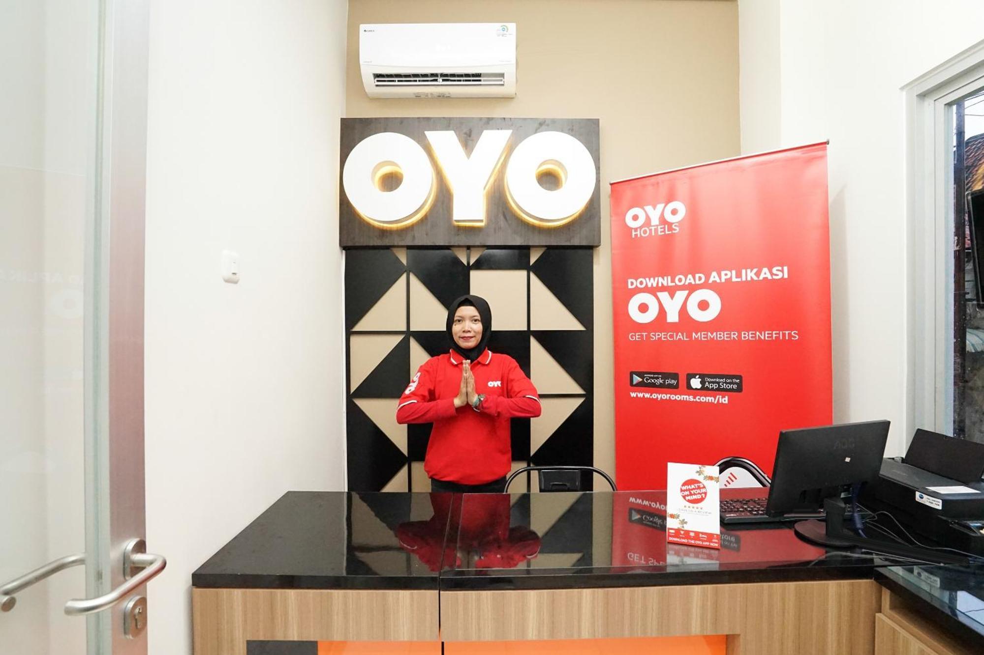 Готель Super Oyo Capital O 614 Graha 8 Syariah Сурабая Екстер'єр фото
